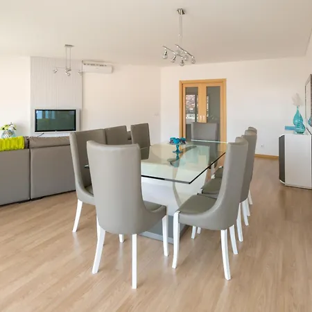 Casa Dos Filhos By Rent2u, Lda Φουνκάλ
